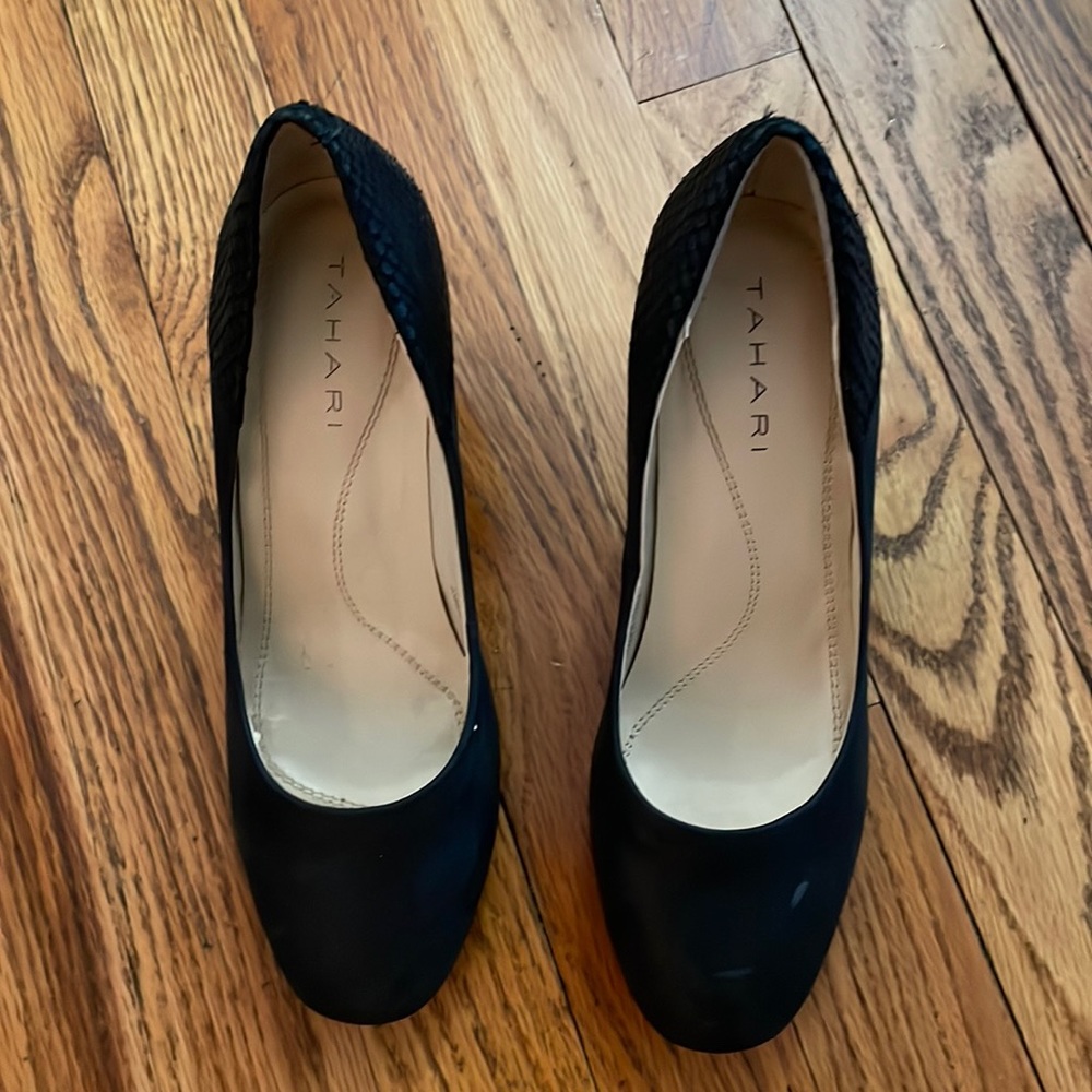Black Tahari pumps